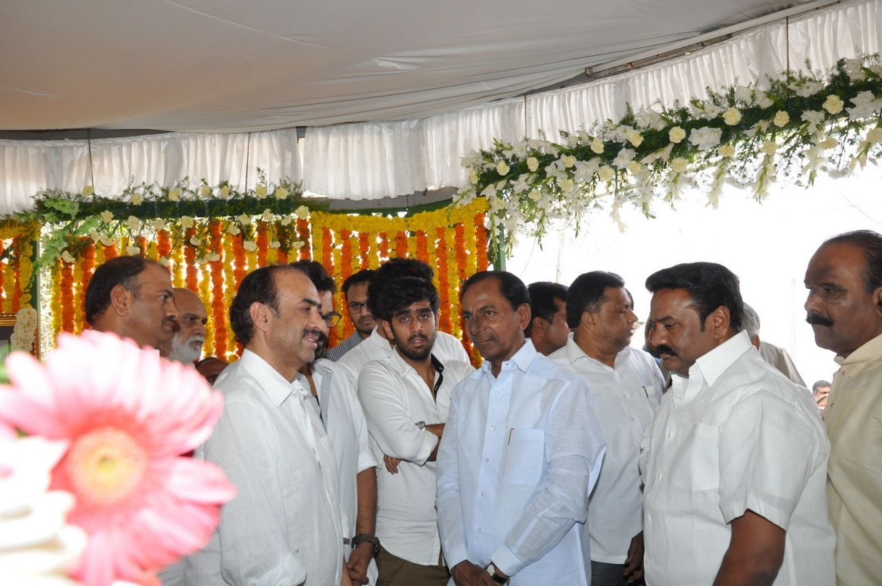 D Ramanaidu Anthima Yatra 01 - 26 / 171 photos