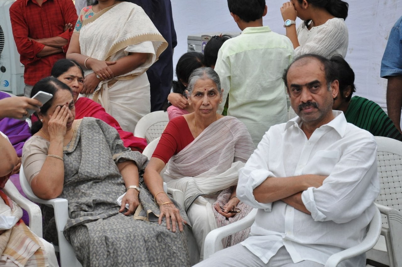 D Ramanaidu Anthima Yatra 01 - 83 / 171 photos