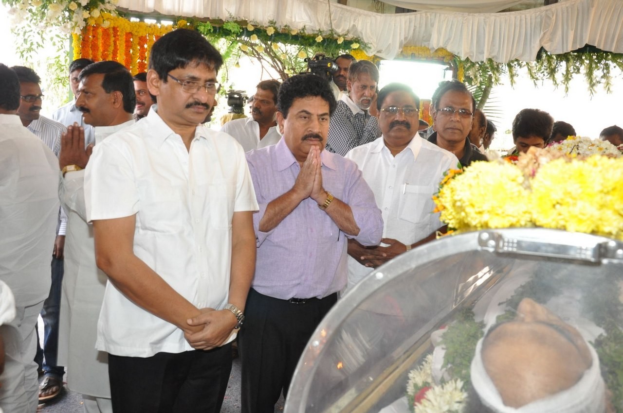 D Ramanaidu Anthima Yatra 01 - 86 / 171 photos