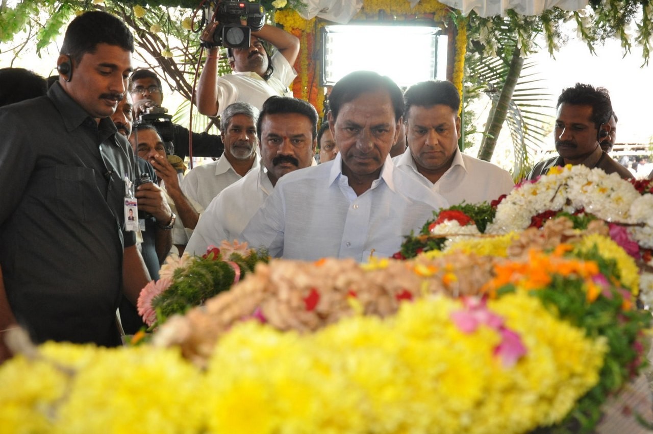 D Ramanaidu Anthima Yatra 01 - 97 / 171 photos