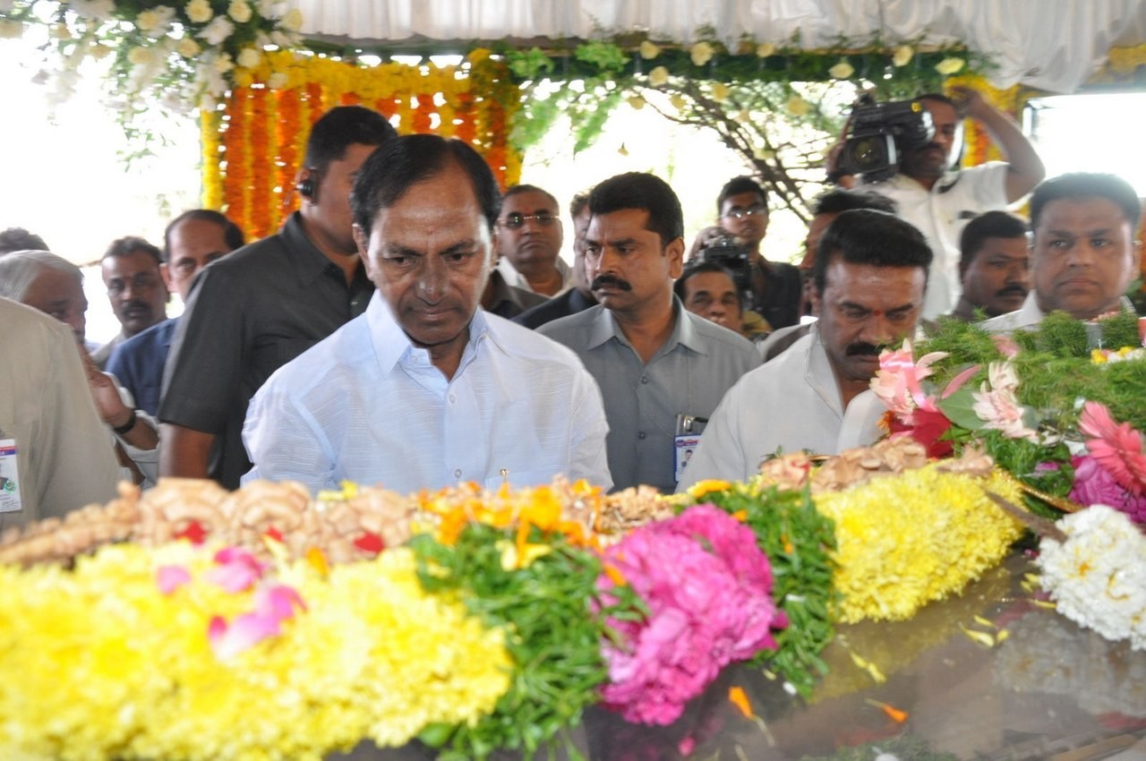 D Ramanaidu Anthima Yatra 01 - 98 / 171 photos