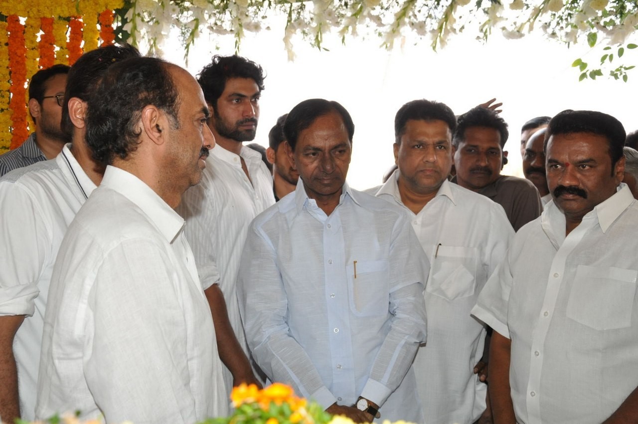 D Ramanaidu Anthima Yatra 01 - 102 / 171 photos