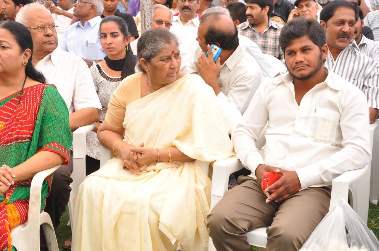 D Ramanaidu Anthima Yatra 01 - 150 / 171 photos