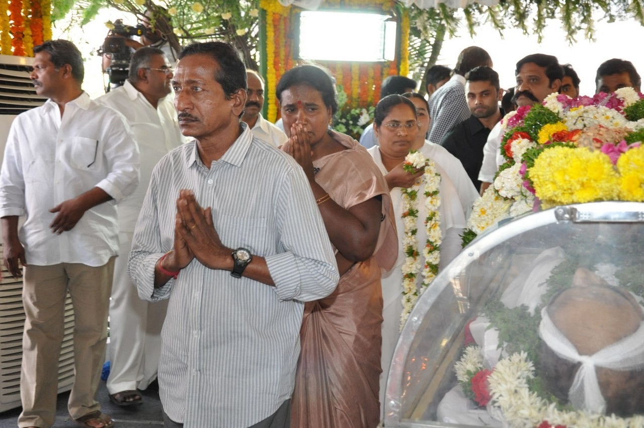 D Ramanaidu Anthima Yatra 01 - 161 / 171 photos
