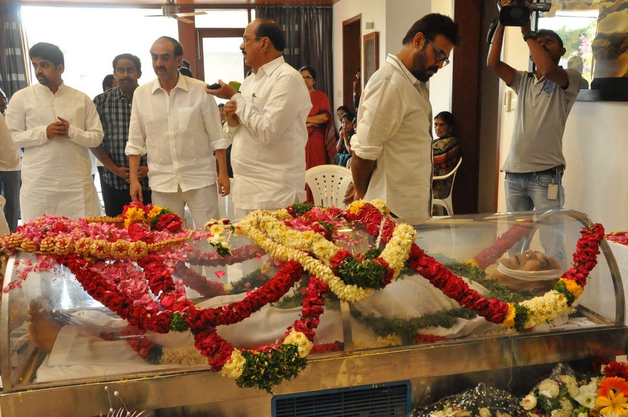 D Ramanaidu Anthima Yatra 02 - 52 / 171 photos