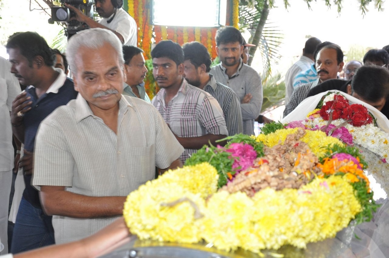 D Ramanaidu Anthima Yatra 03 - 127 / 282 photos