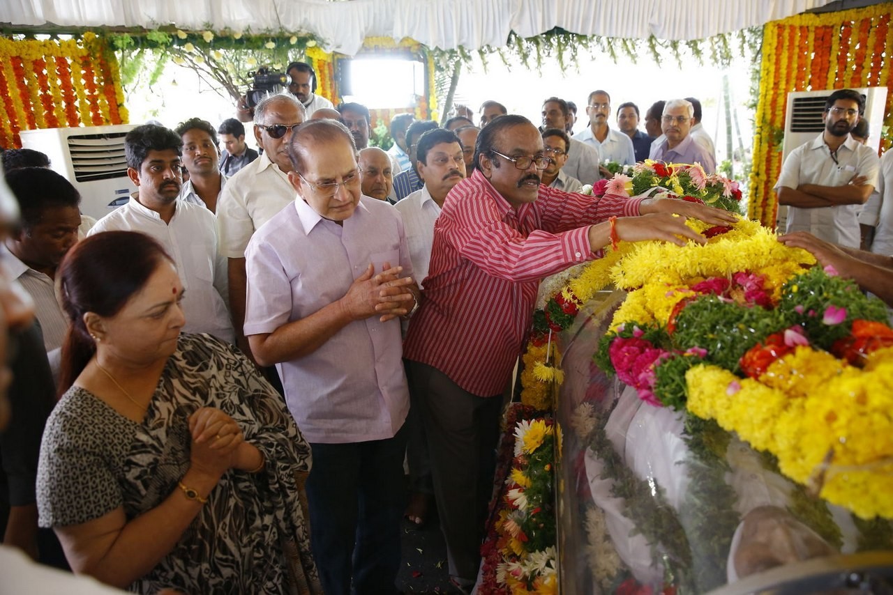 D Ramanaidu Anthima Yatra 03 - 171 / 282 photos