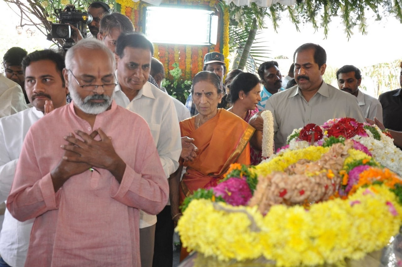 D Ramanaidu Anthima Yatra 03 - 172 / 282 photos