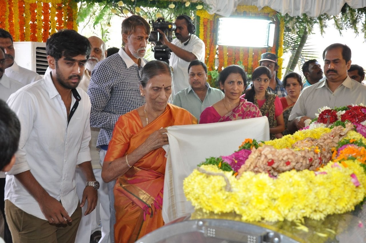 D Ramanaidu Anthima Yatra 03 - 177 / 282 photos
