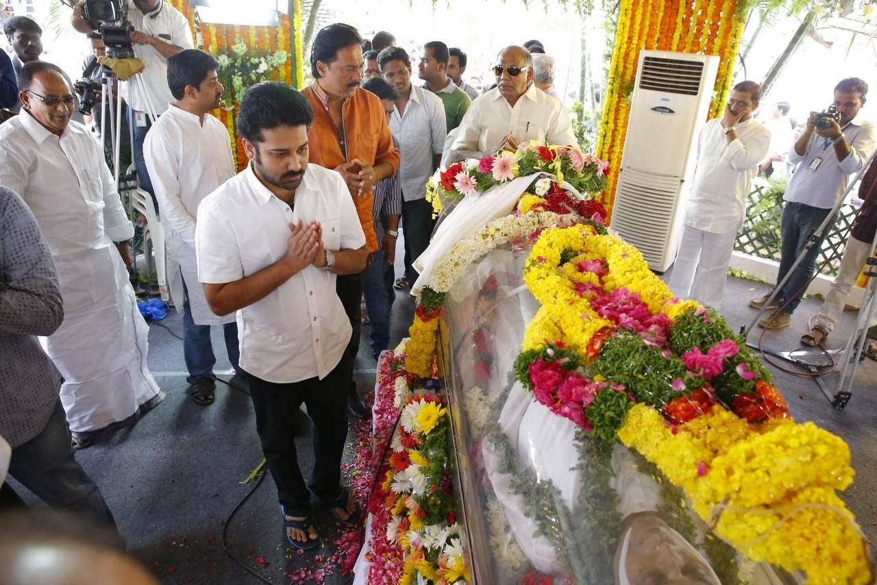 D Ramanaidu Anthima Yatra 03 - 200 / 282 photos