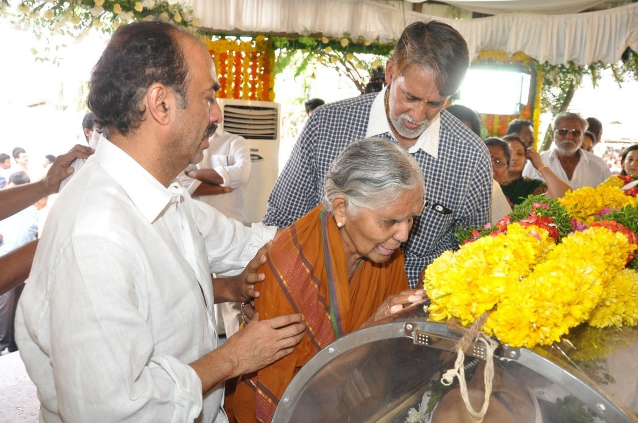 D Ramanaidu Anthima Yatra 04 - 68 / 234 photos