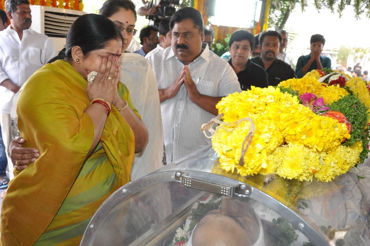 D Ramanaidu Anthima Yatra 04 - 84 / 234 photos