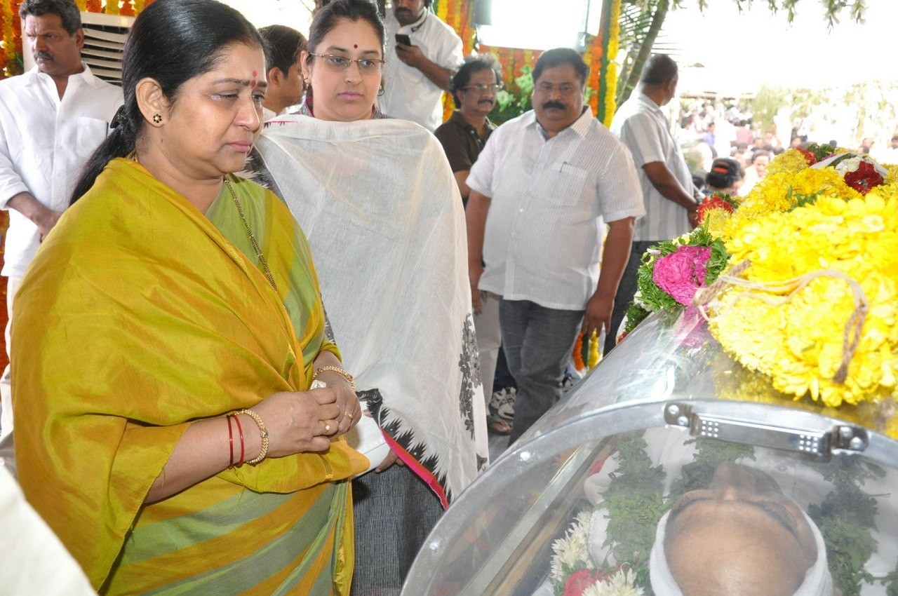 D Ramanaidu Anthima Yatra 04 - 121 / 234 photos