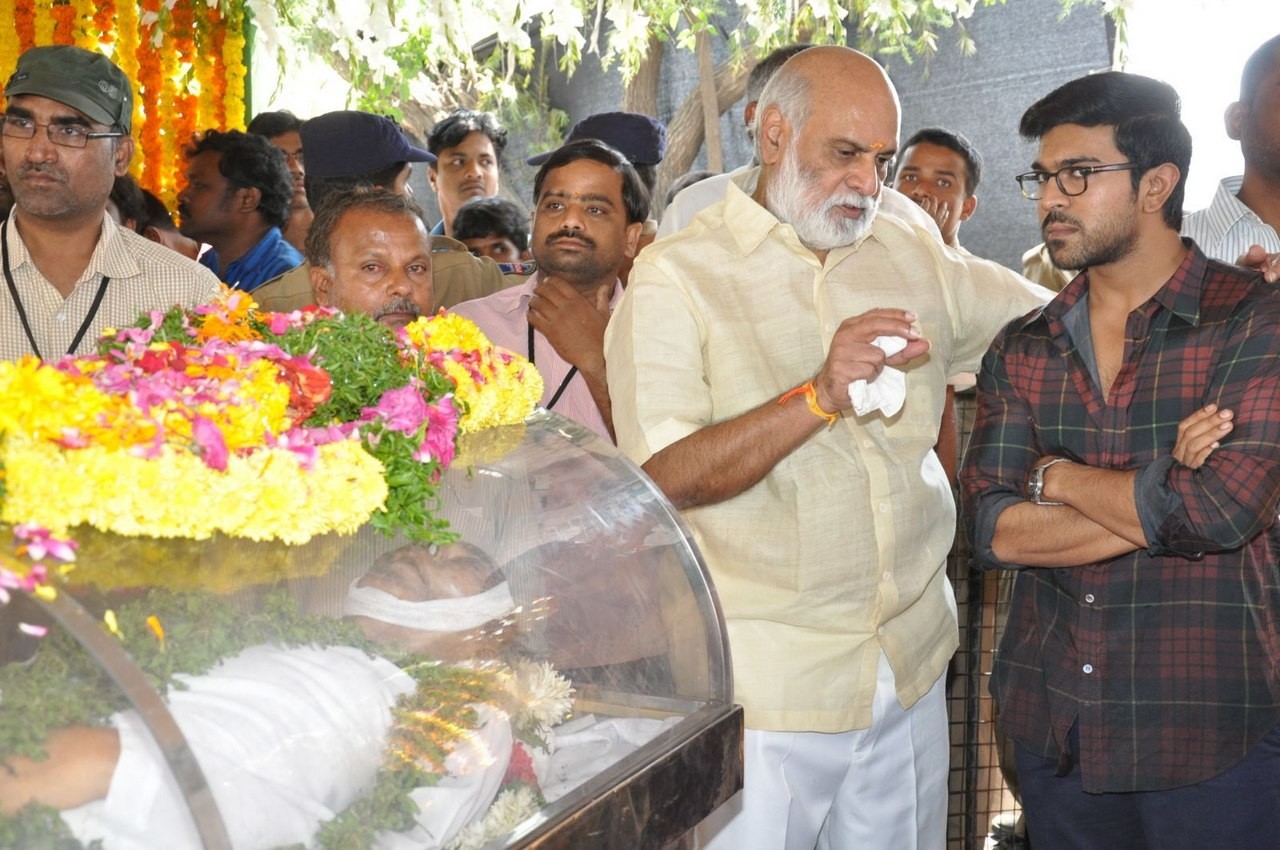 D Ramanaidu Anthima Yatra 04 - 151 / 234 photos