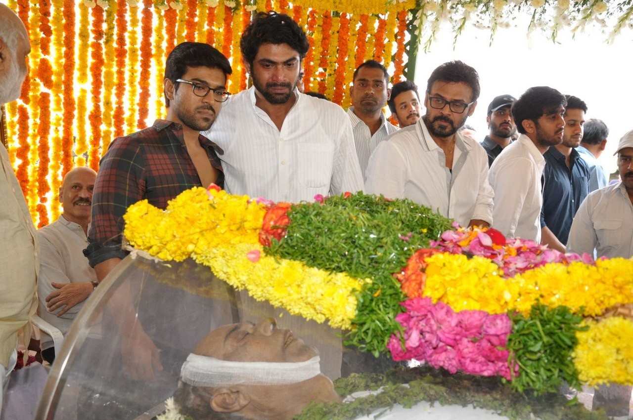 D Ramanaidu Anthima Yatra 04 - 180 / 234 photos