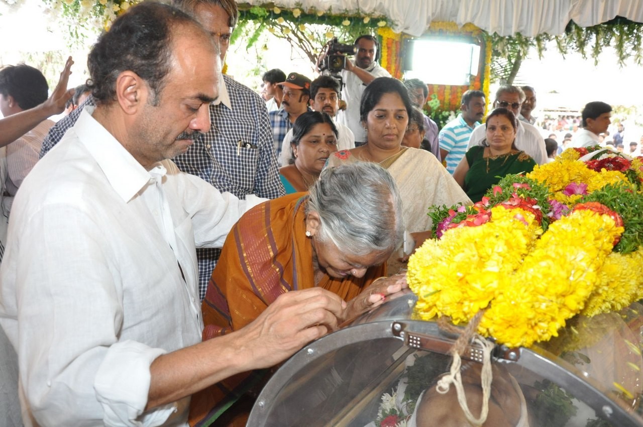 D Ramanaidu Anthima Yatra 04 - 226 / 234 photos