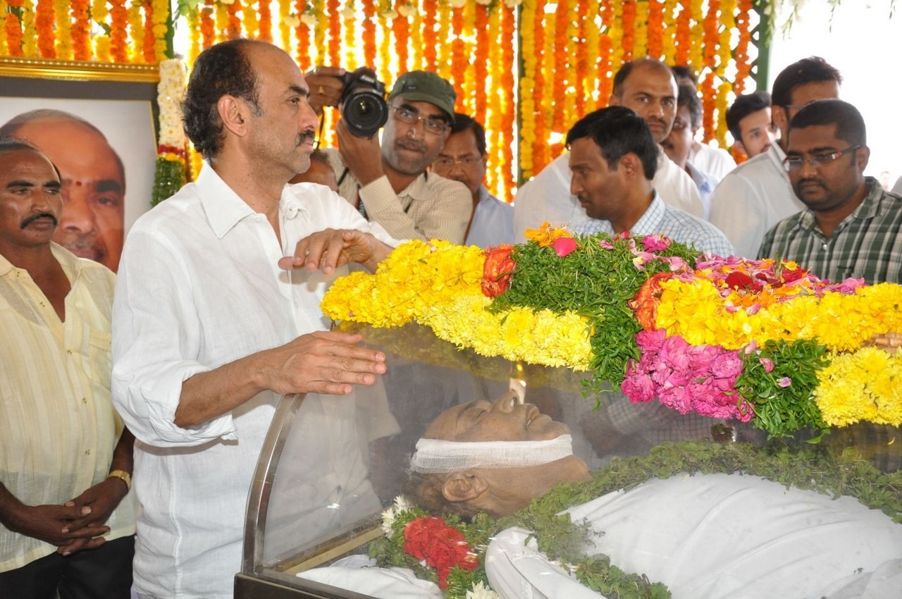 D Ramanaidu Anthima Yatra 05 - 16 / 110 photos