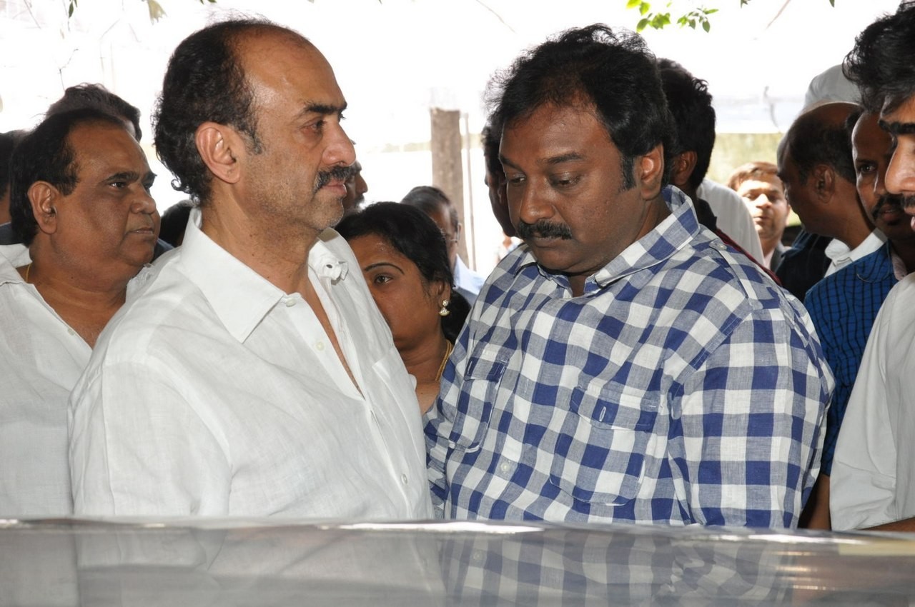 D Ramanaidu Anthima Yatra 05 - 17 / 110 photos