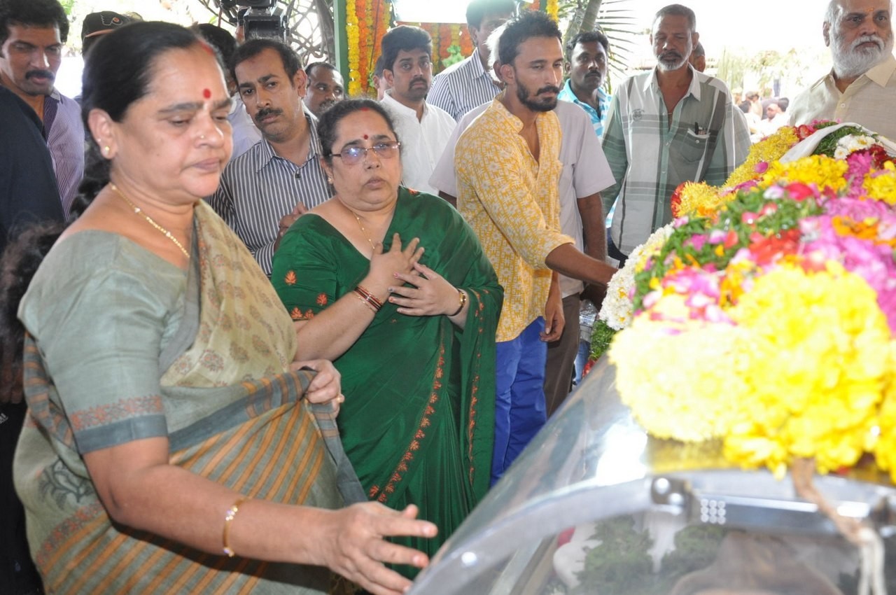 D Ramanaidu Anthima Yatra 05 - 18 / 110 photos