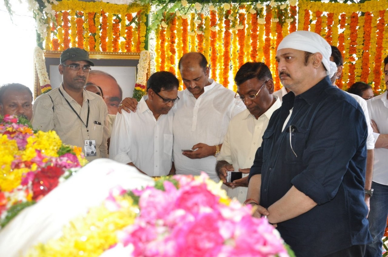 D Ramanaidu Anthima Yatra 05 - 66 / 110 photos