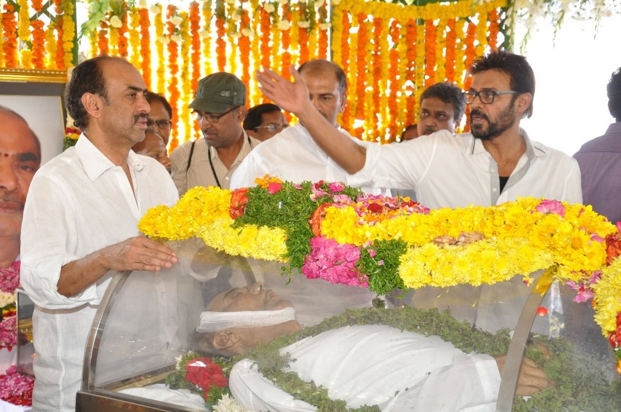 D Ramanaidu Anthima Yatra 05 - 78 / 110 photos
