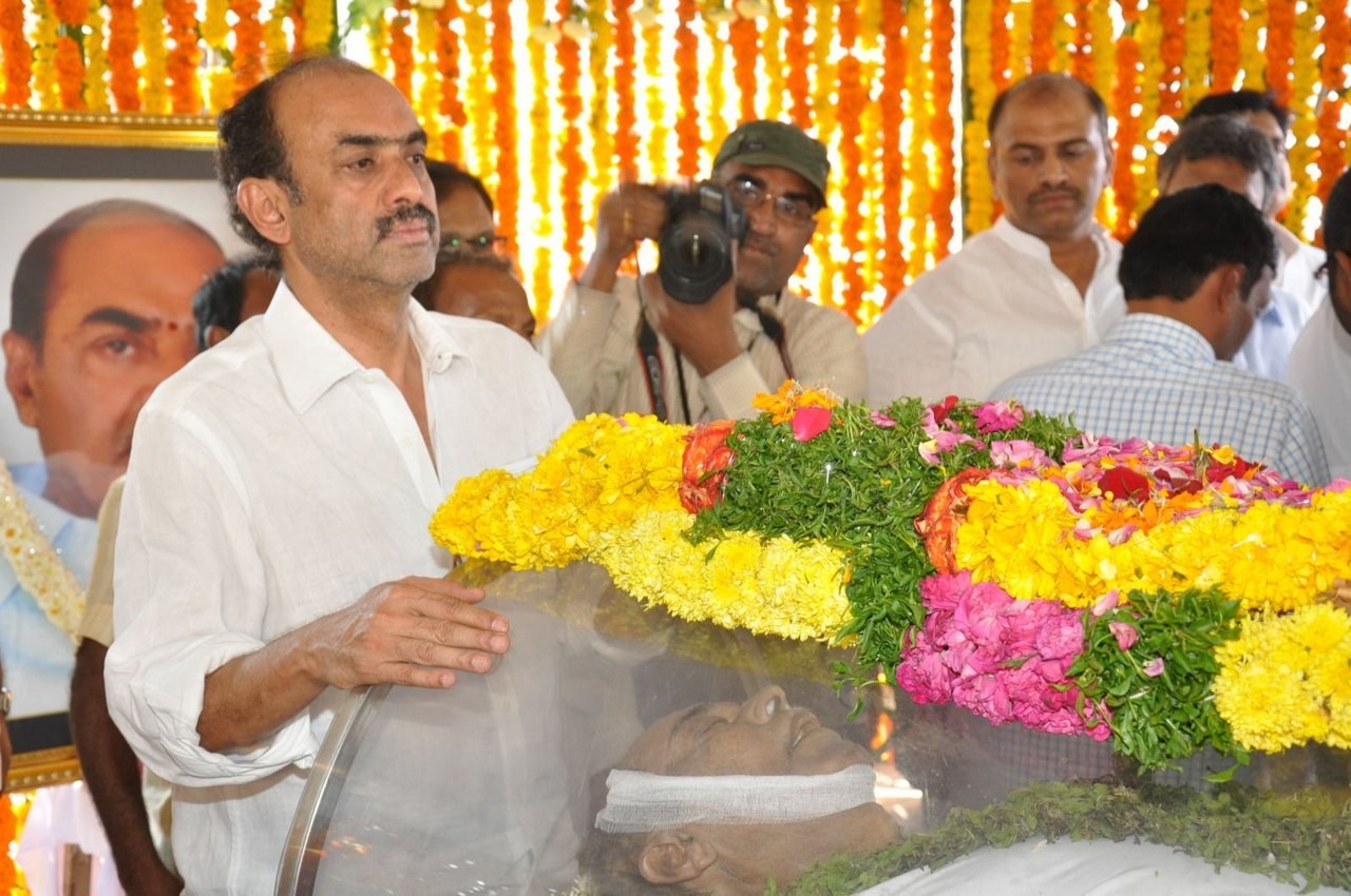 D Ramanaidu Anthima Yatra 05 - 107 / 110 photos