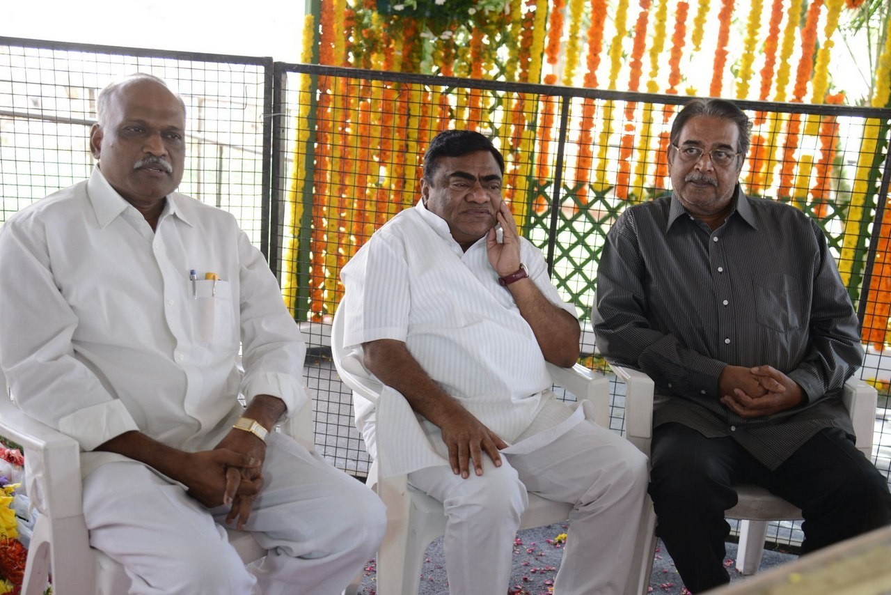 D Ramanaidu Anthima Yatra 06 - 73 / 141 photos