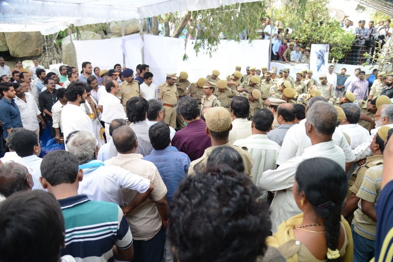 D Ramanaidu Anthima Yatra 06 - 84 / 141 photos