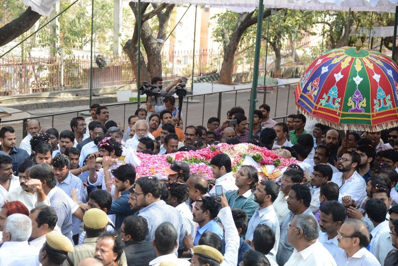D Ramanaidu Anthima Yatra 06 - 85 / 141 photos