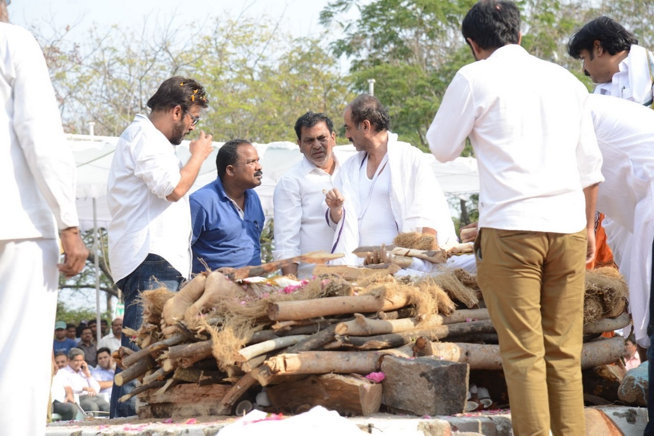 D Ramanaidu Anthima Yatra 06 - 91 / 141 photos