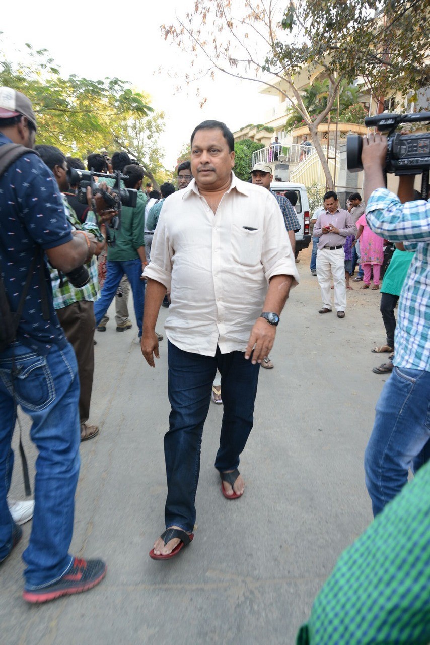 D Ramanaidu Condolences Photos 01 - 88 / 162 photos