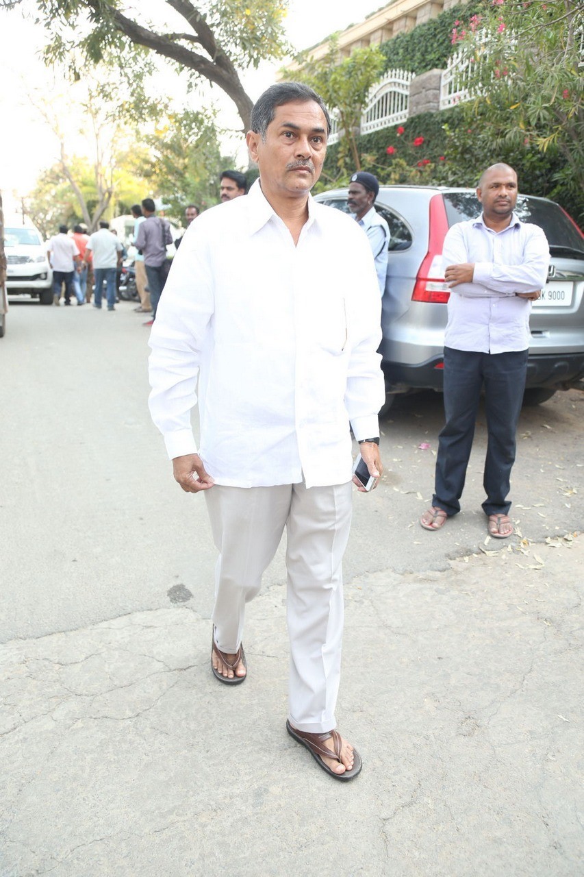 D Ramanaidu Condolences Photos 01 - 101 / 162 photos
