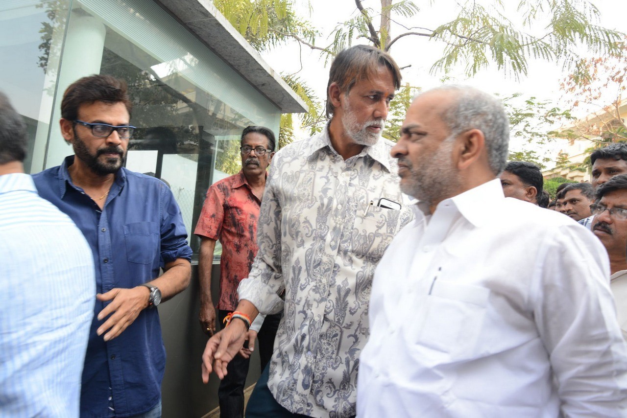 D Ramanaidu Condolences Photos 01 - 102 / 162 photos