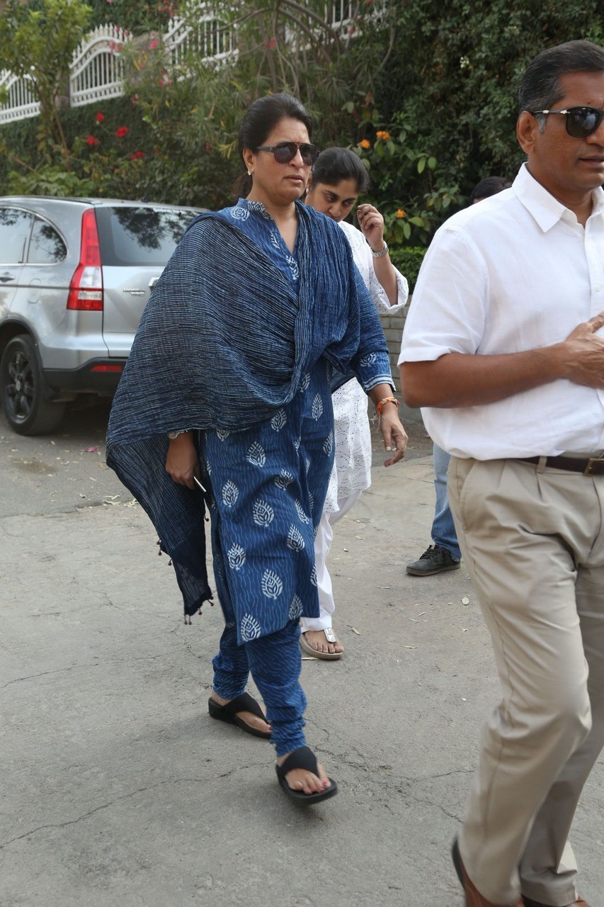 D Ramanaidu Condolences Photos 01 - 131 / 162 photos