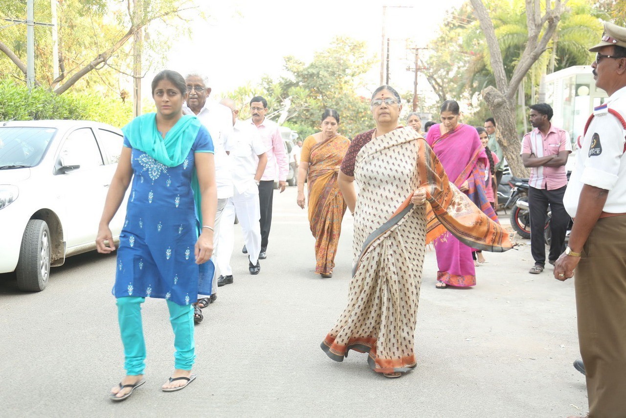 D Ramanaidu Condolences Photos 01 - 152 / 162 photos