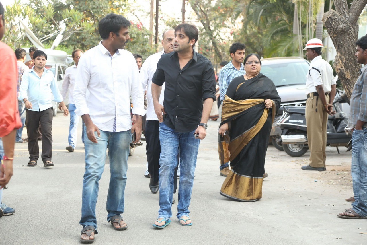 D Ramanaidu Condolences Photos 02 - 5 / 107 photos
