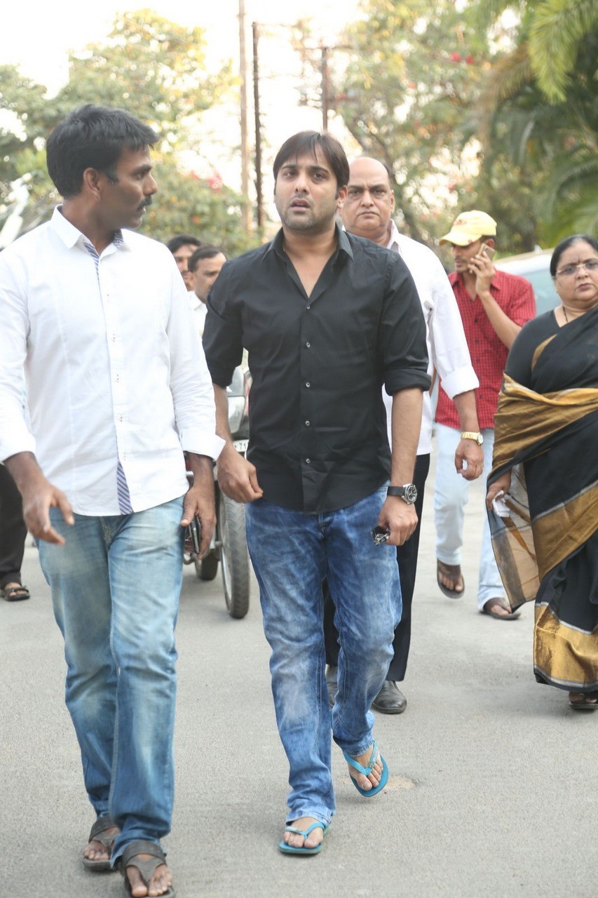 D Ramanaidu Condolences Photos 02 - 7 / 107 photos