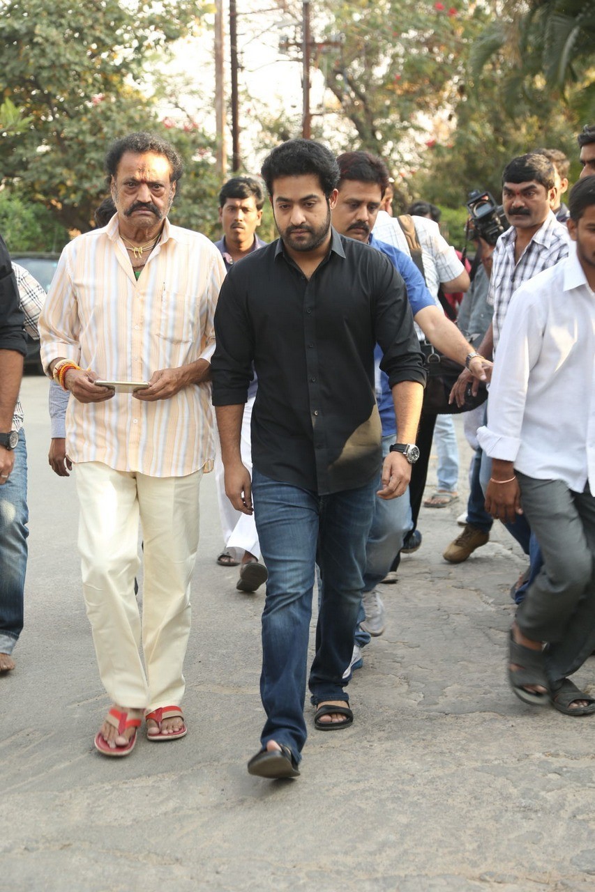 D Ramanaidu Condolences Photos 02 - 17 / 107 photos