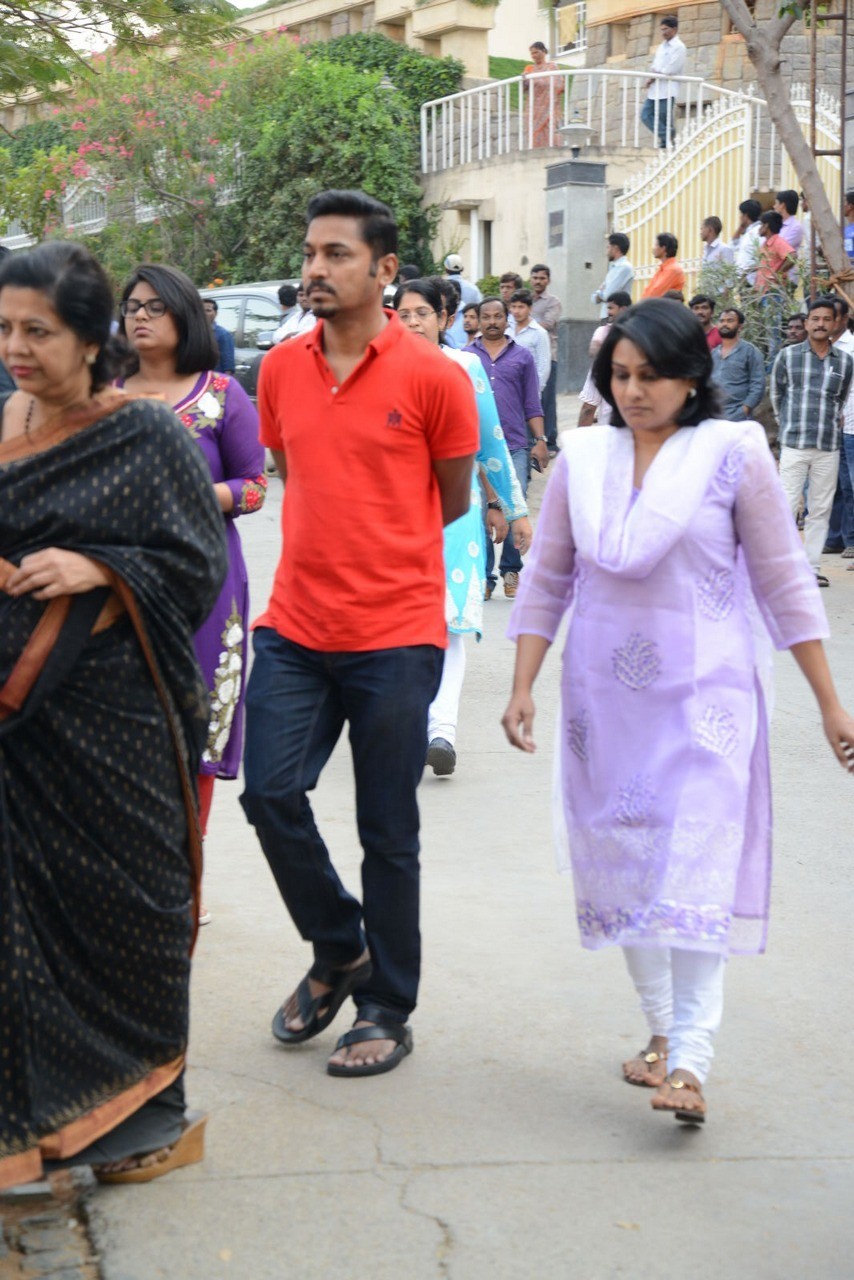 D Ramanaidu Condolences Photos 02 - 54 / 107 photos