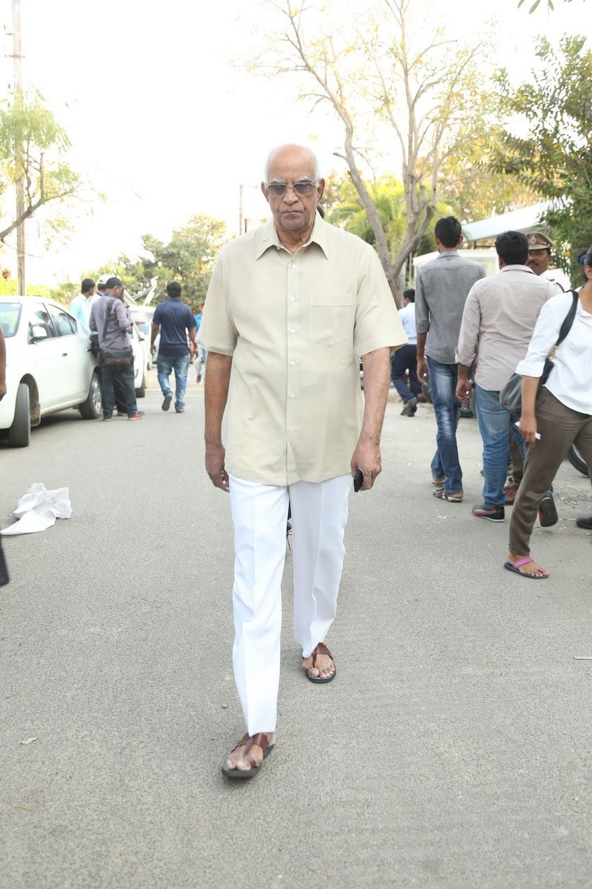 D Ramanaidu Condolences Photos 02 - 58 / 107 photos