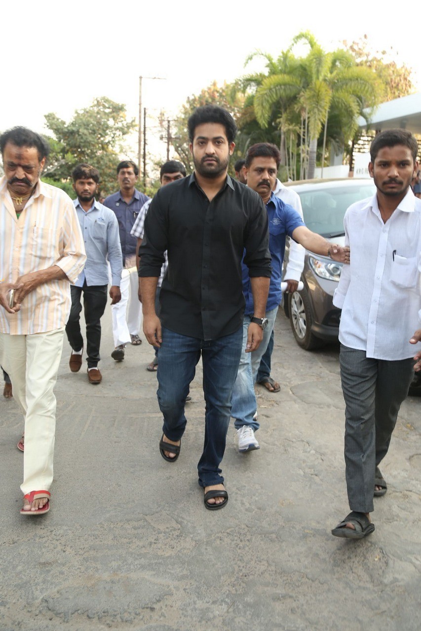 D Ramanaidu Condolences Photos 02 - 65 / 107 photos
