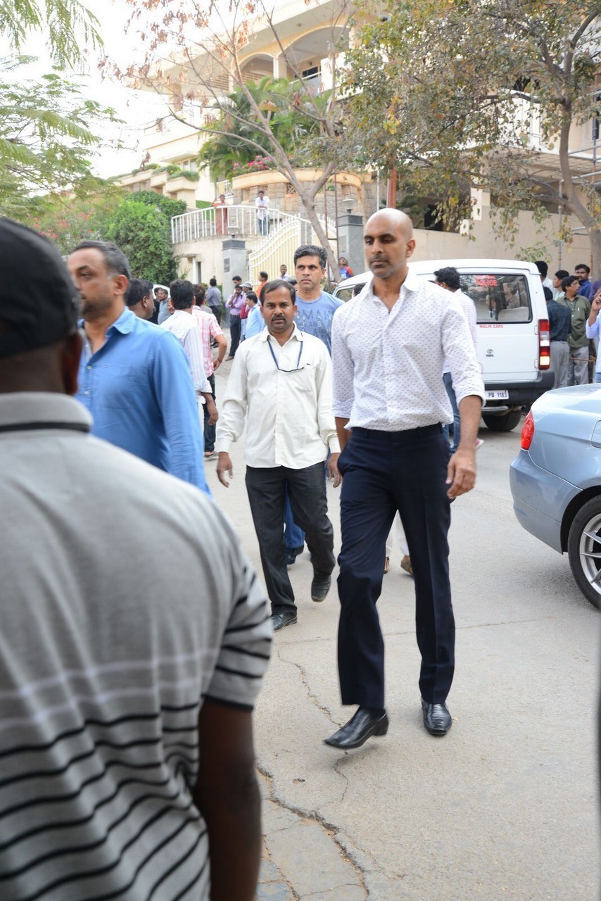 D Ramanaidu Condolences Photos 02 - 80 / 107 photos