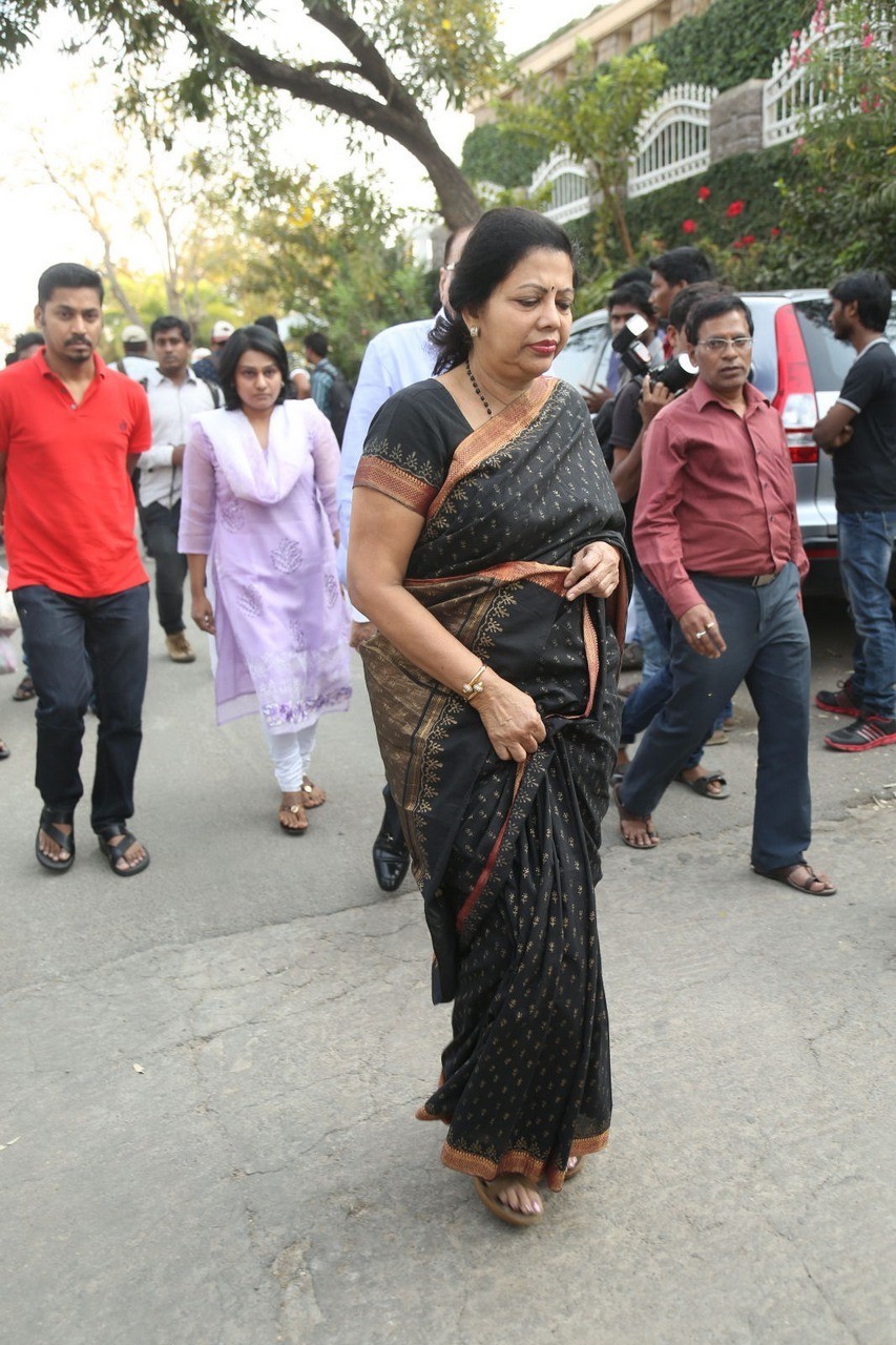 D Ramanaidu Condolences Photos 02 - 81 / 107 photos