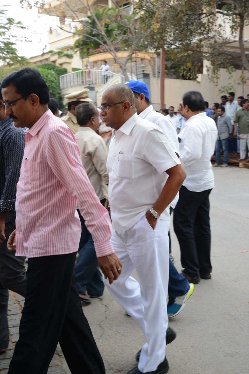 D Ramanaidu Condolences Photos 02 - 82 / 107 photos