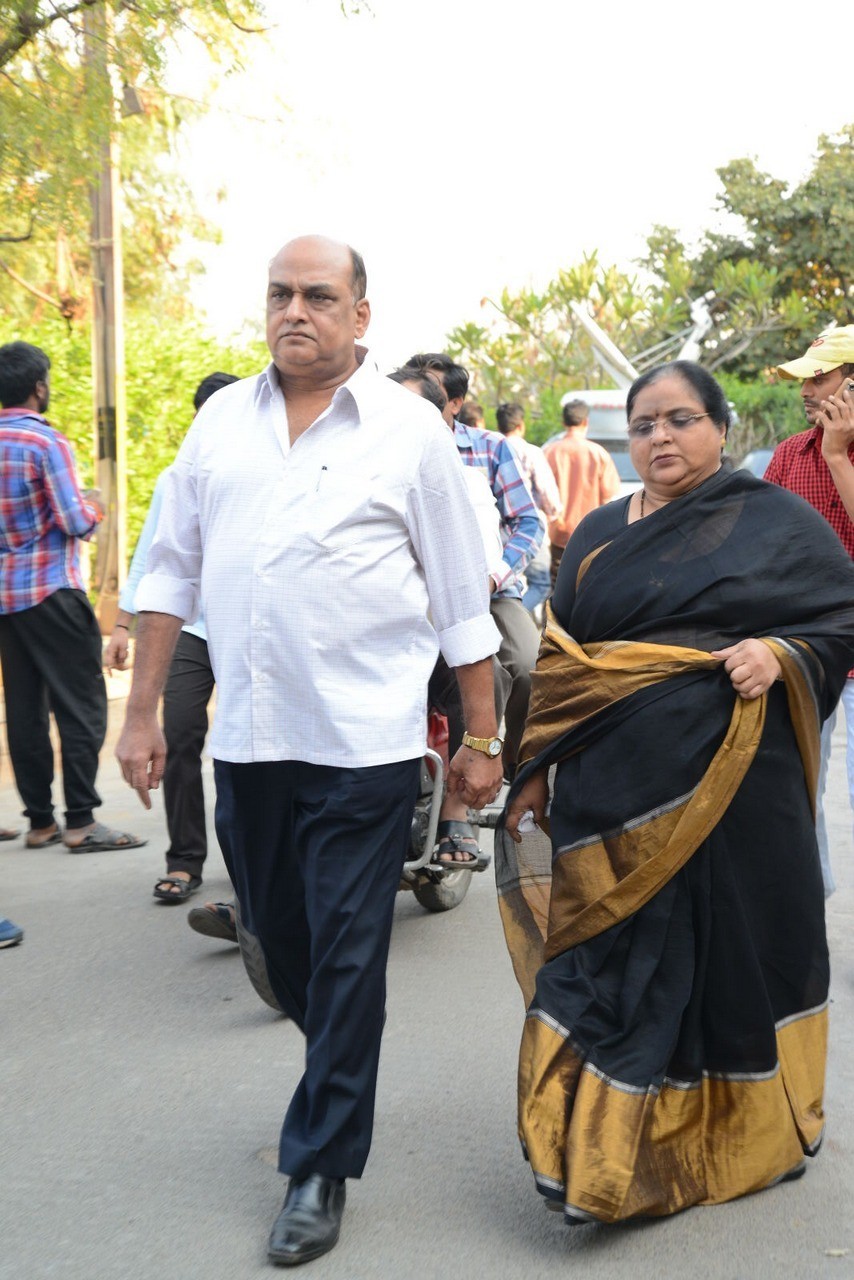 D Ramanaidu Condolences Photos 02 - 84 / 107 photos