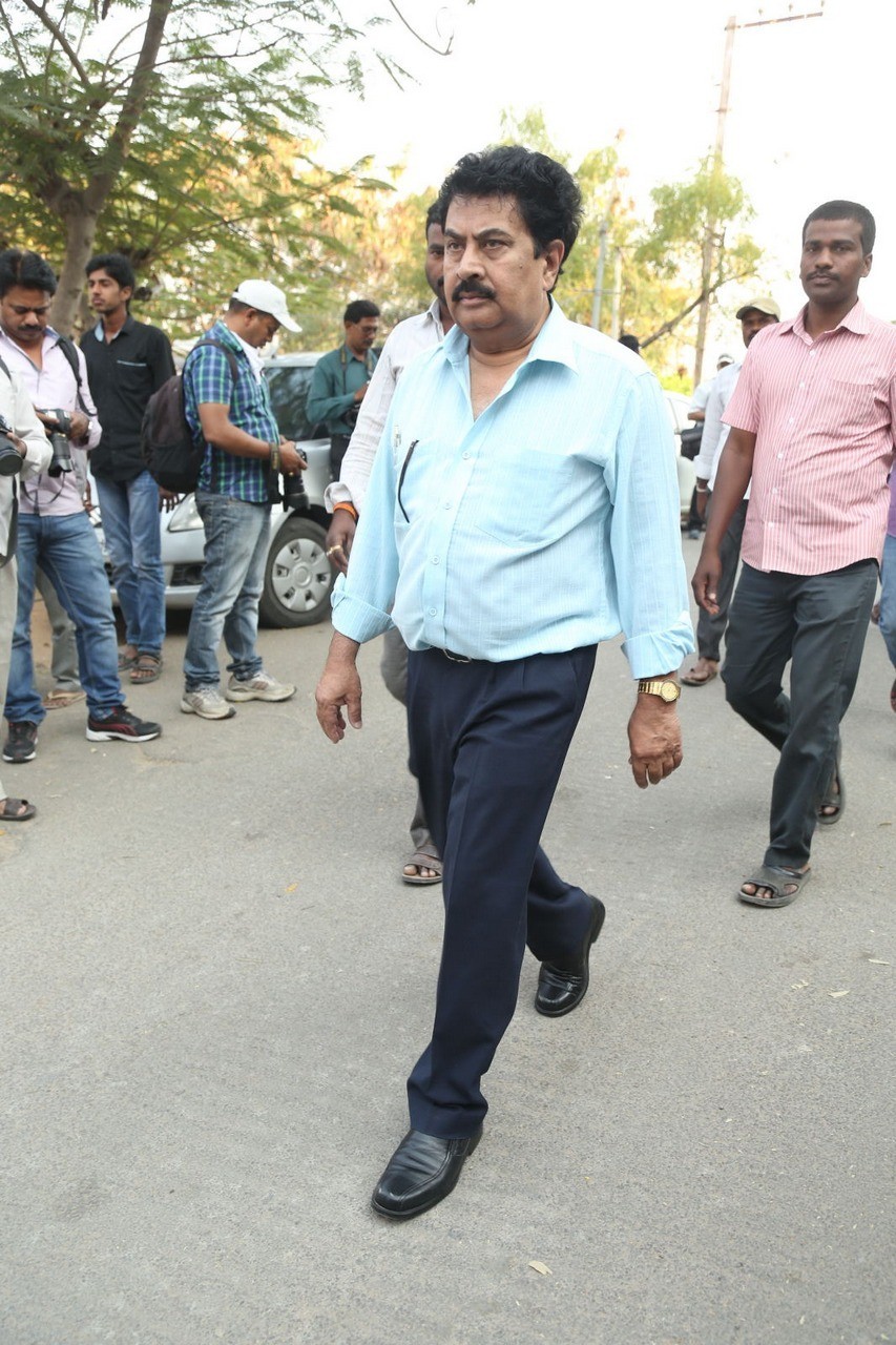 D Ramanaidu Condolences Photos 02 - 87 / 107 photos