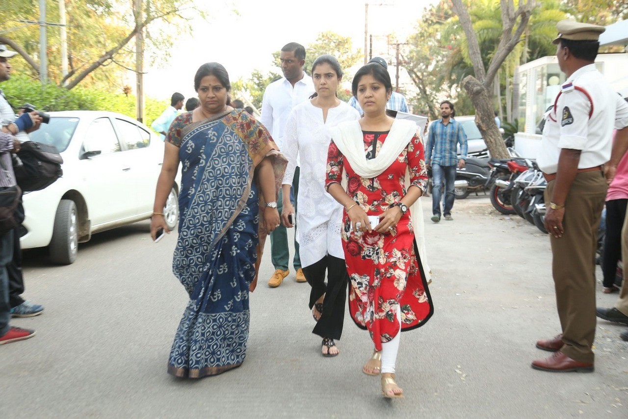 D Ramanaidu Condolences Photos 02 - 92 / 107 photos
