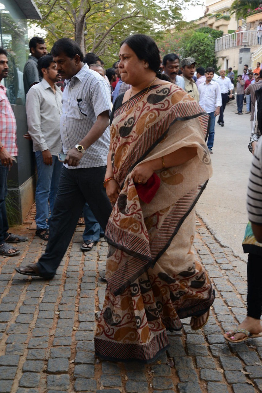 D Ramanaidu Condolences Photos 02 - 97 / 107 photos