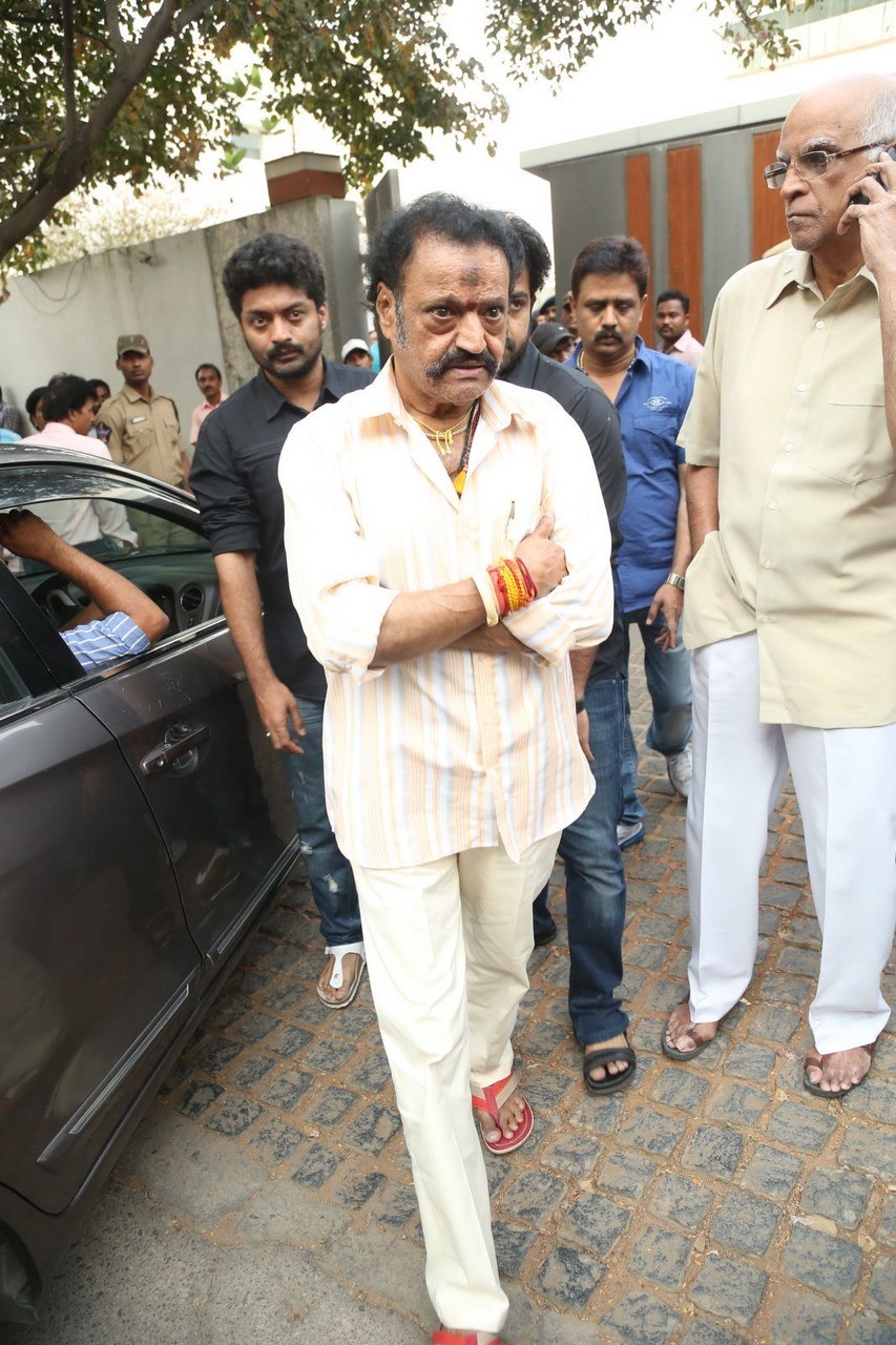 D Ramanaidu Condolences Photos 03 - 5 / 210 photos