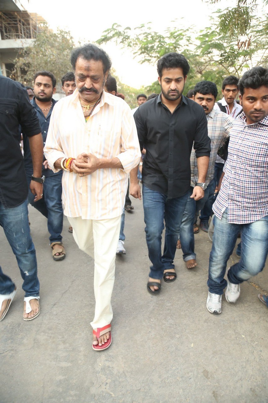 D Ramanaidu Condolences Photos 03 - 24 / 210 photos